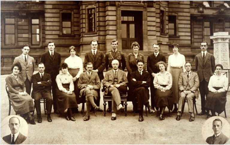 the doctors of the infirmary in 1919. One is wearing military uniform